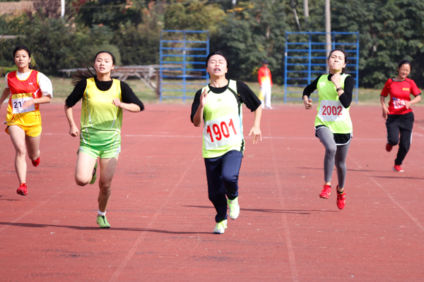 女子200米-摄影部1709秦润东（2）.jpg